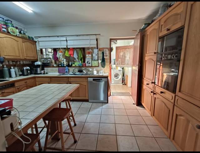 4 BEDROOM HOUSE FOR SALE IN DOOR DE KRAAL